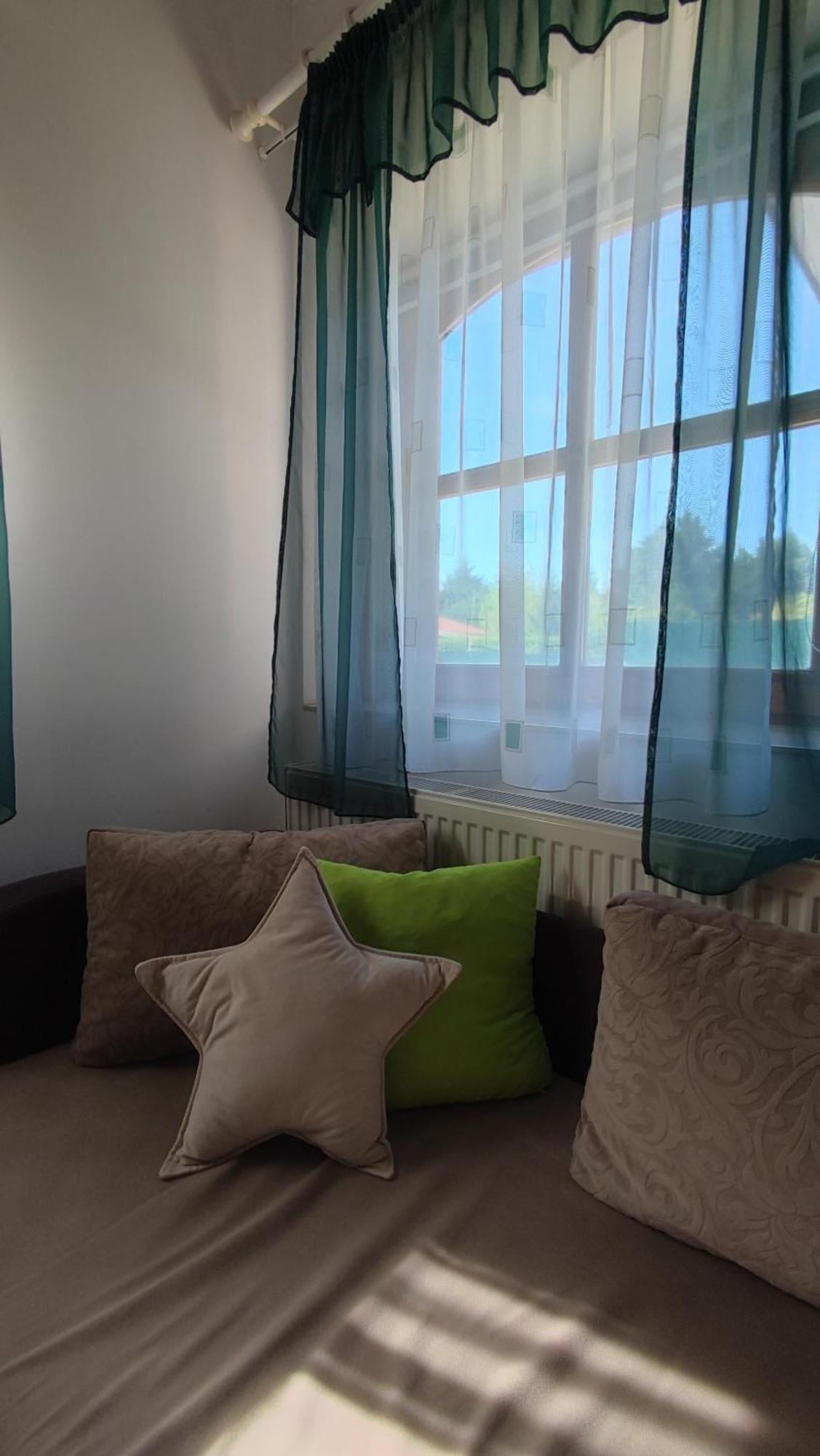 Limonade Apartman Ac Agard Elmenyfuerdo Mellett Gardony Exterior photo