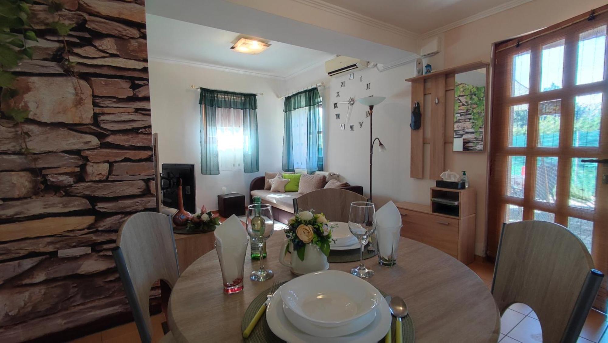 Limonade Apartman Ac Agard Elmenyfuerdo Mellett Gardony Exterior photo