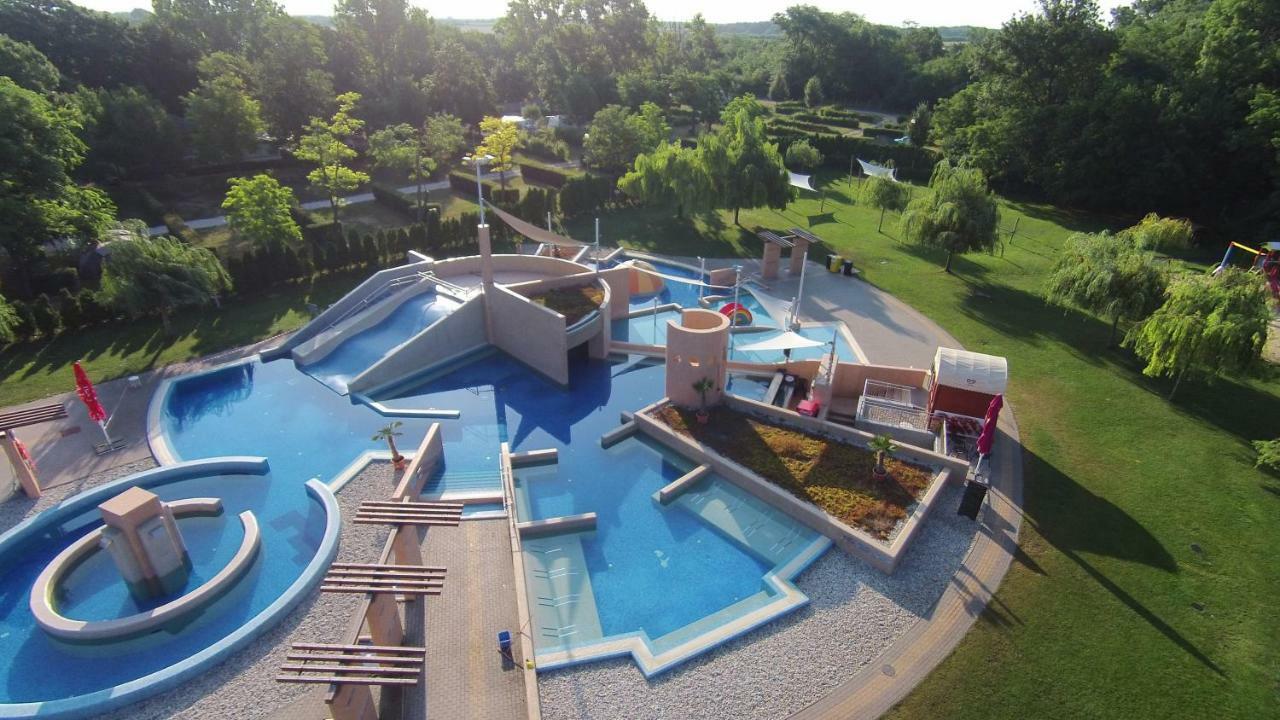 Limonade Apartman Ac Agard Elmenyfuerdo Mellett Gardony Exterior photo